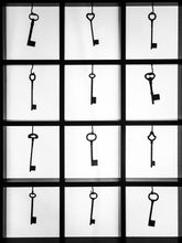 Load image into Gallery viewer, 0487 Antique Keys