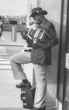 Load image into Gallery viewer, 0121 Old Fashioned Photographer